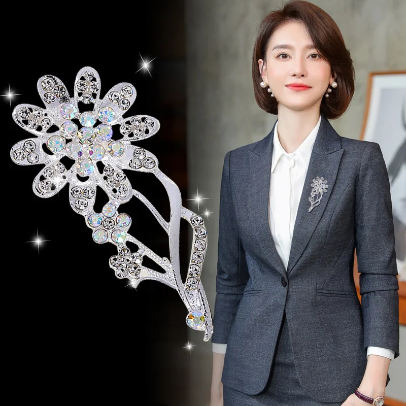 High-end Luxurious  Women\'s Anti Slip Versatile Brooch Recommend Made By Zinc Alloy And Crystal