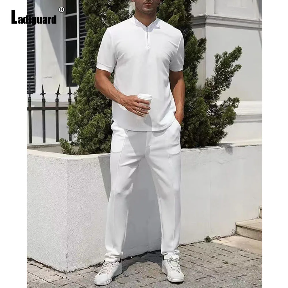 

Mens Latest Casual Sports Two Piece Sets 2024 America and Europe Style Vintage Zipper Up Shirt and White Pants Suit 2PCS Outfits