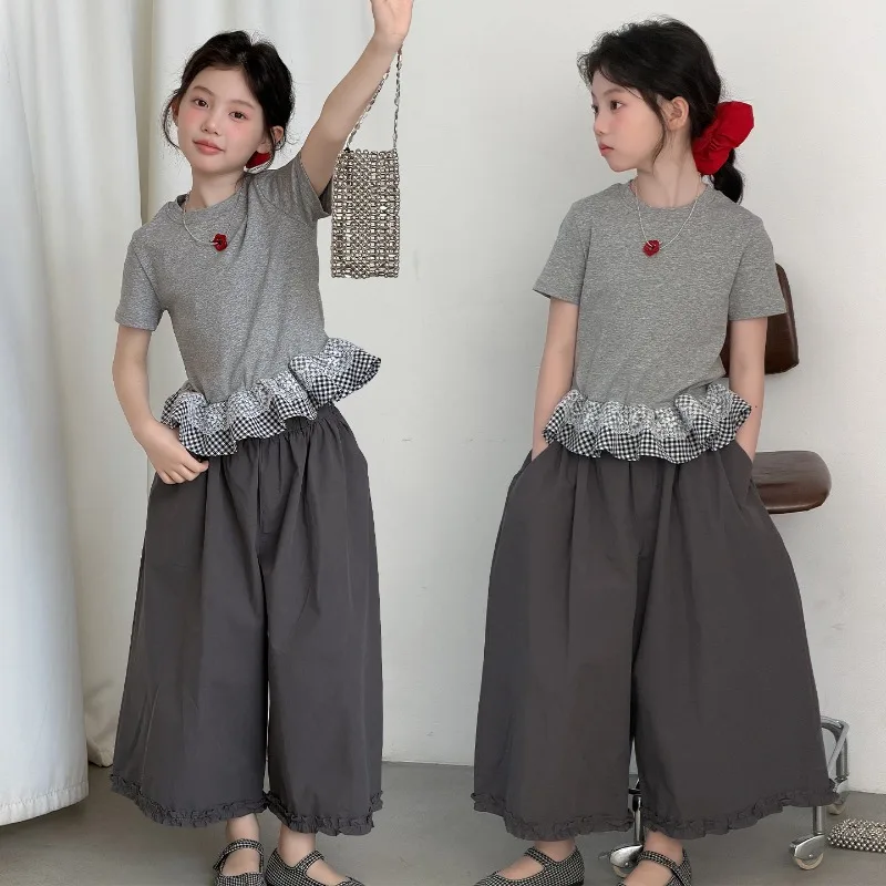 Mädchenanzug Sommer 2026: Süßes Freizeit-Set mit Rüschenbesatz, Gingham-Patchwork-T-Shirt und weiter Hose – Zweiteiliges Kinderbekleidungsset