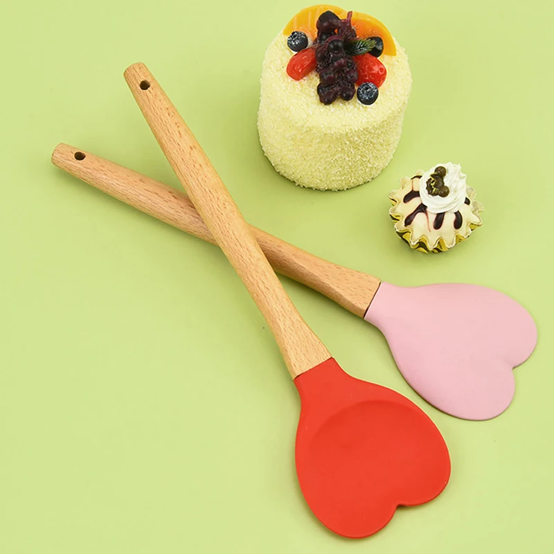 1PC Silicone Heart Shape Pastry Spatulas With Wooden handle Cookie Spoon Baking Accessories Kitchen Tools Utensils silicone spatula silicone kitchen utensils silicone cooking spoon