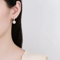 High-end Feeling Light Luxury Trendy Temperament D-letter Atmospheric Earrings 3
