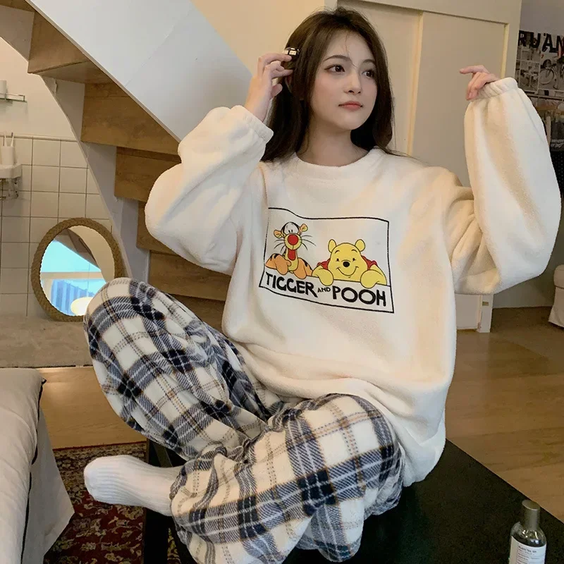 thumbnail image 1 of Pijamas de pareja de Winnie the Pooh de Disney, pijamas de invierno con cuello redondo de franela gruesa y cálida para mujer, ropa de descanso para hombre y mujer, 1 of 5