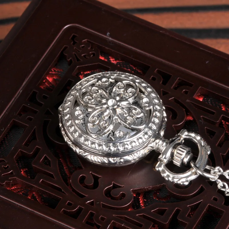 Orologio Da Taschino A Collana Vintage – Quadrante Fiore, Cuore Cavo, Movimento Quarzo