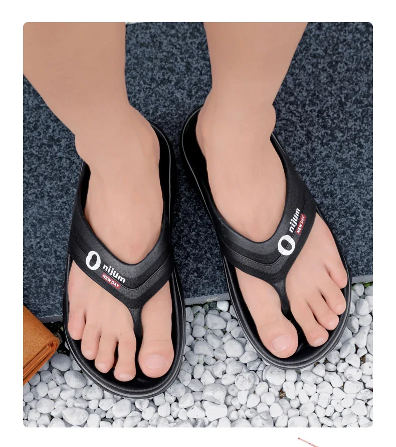 شباشب رجالية صيفية غير قابلة للانزلاق من مادة EVA صنادل منزلية خفيفة الوزن شرائح ناعمة عالية الجودة موضة حمام الشاطئ في الهواء الطلق
