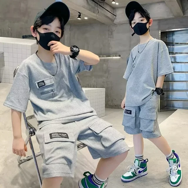 활기찬 어린이를 위한 편안하고 세련된 여름 스포츠 세트