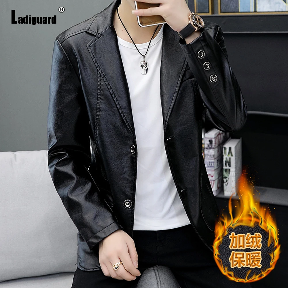 

2022 Winter Fashion Pu Leather Jackets Men's Pocket Design Tops Outerwear Mens Lepal Collar Overcoats Sexy Faux Leather Jackets