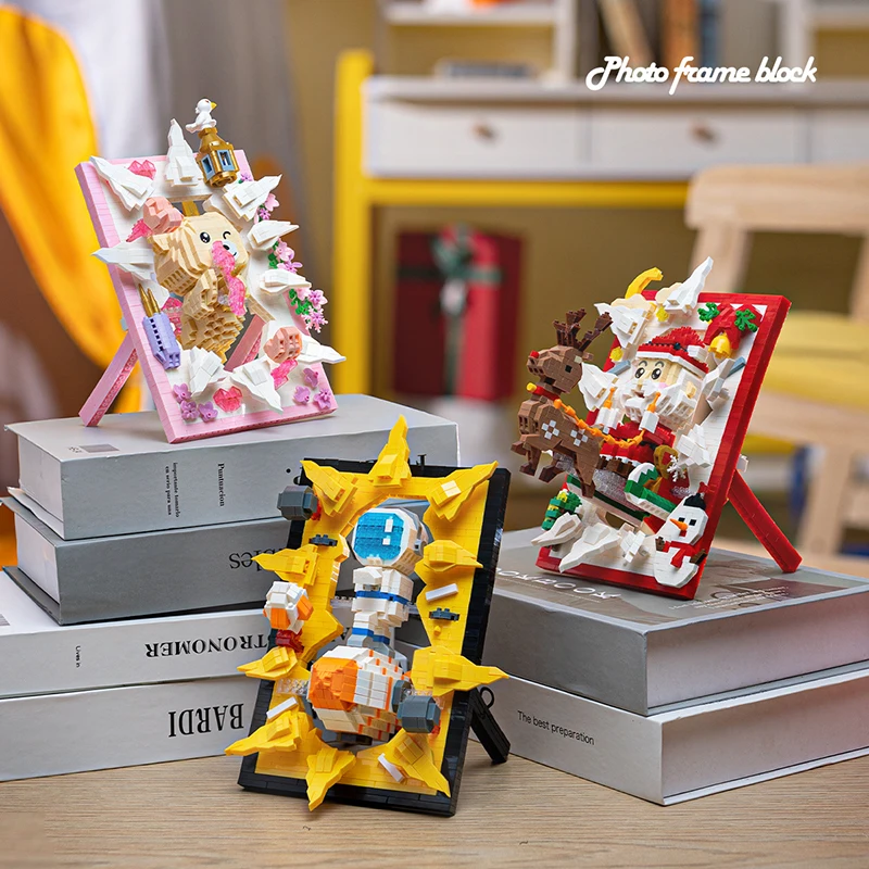 

City Creative Santa Claus Astronaut Cartoon Bear Album Office Decoration Micro Building Blocks Bricks Toys Gifts