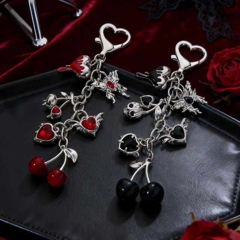 Hübscher Kirschherz-Schmetterlings-Emaille-Schlüsselanhänger Y2k Neo-Gothic-Pflanzen-Liebes-Schlüsselanhänger für Frauen und Mädchen, gutes Geschenk, handgefertigter Schmuck