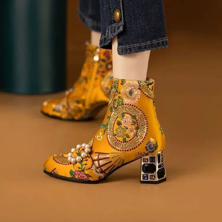 

Womens Embroidery Floral Ankle Boots Genuine Leather Rhinestones Crystal Block Heel Shoes Retro Luxury New boots women 2023