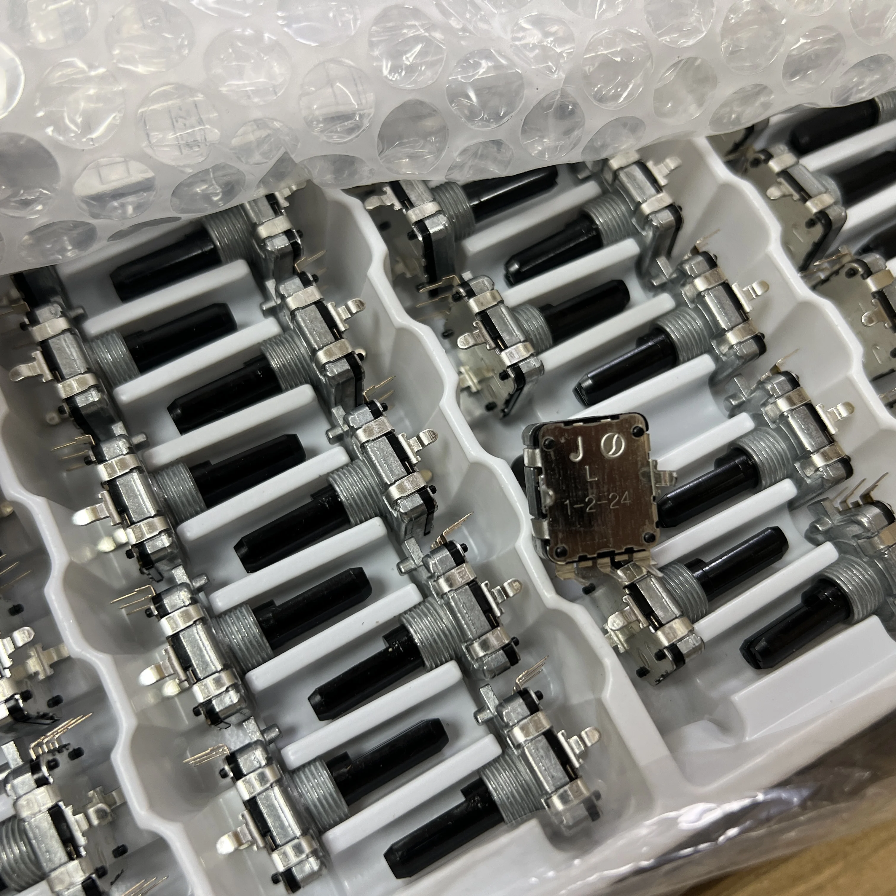 1 pcs. Japanese NOBLE REB161 (9X5) PVB20FHINA1-2-24 EC16 encoder 24 positioning 24 pulses electronic components photoelectric encoder