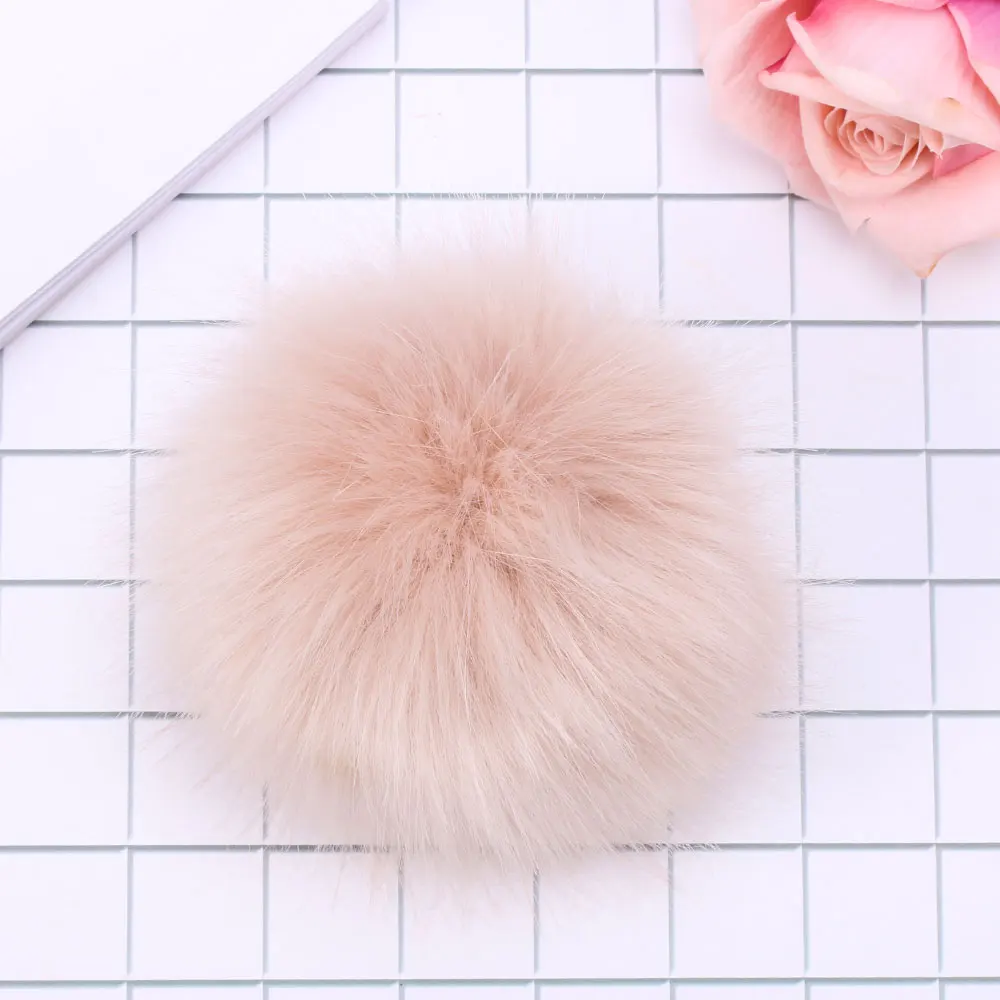 Description Picture 6 of item12/15cm Imitation Fur Pompom for Women Hat Fashion Fur Big Pom for Knitted Hat Beanies Cap Skullie DIY Knitted Hat Accessories