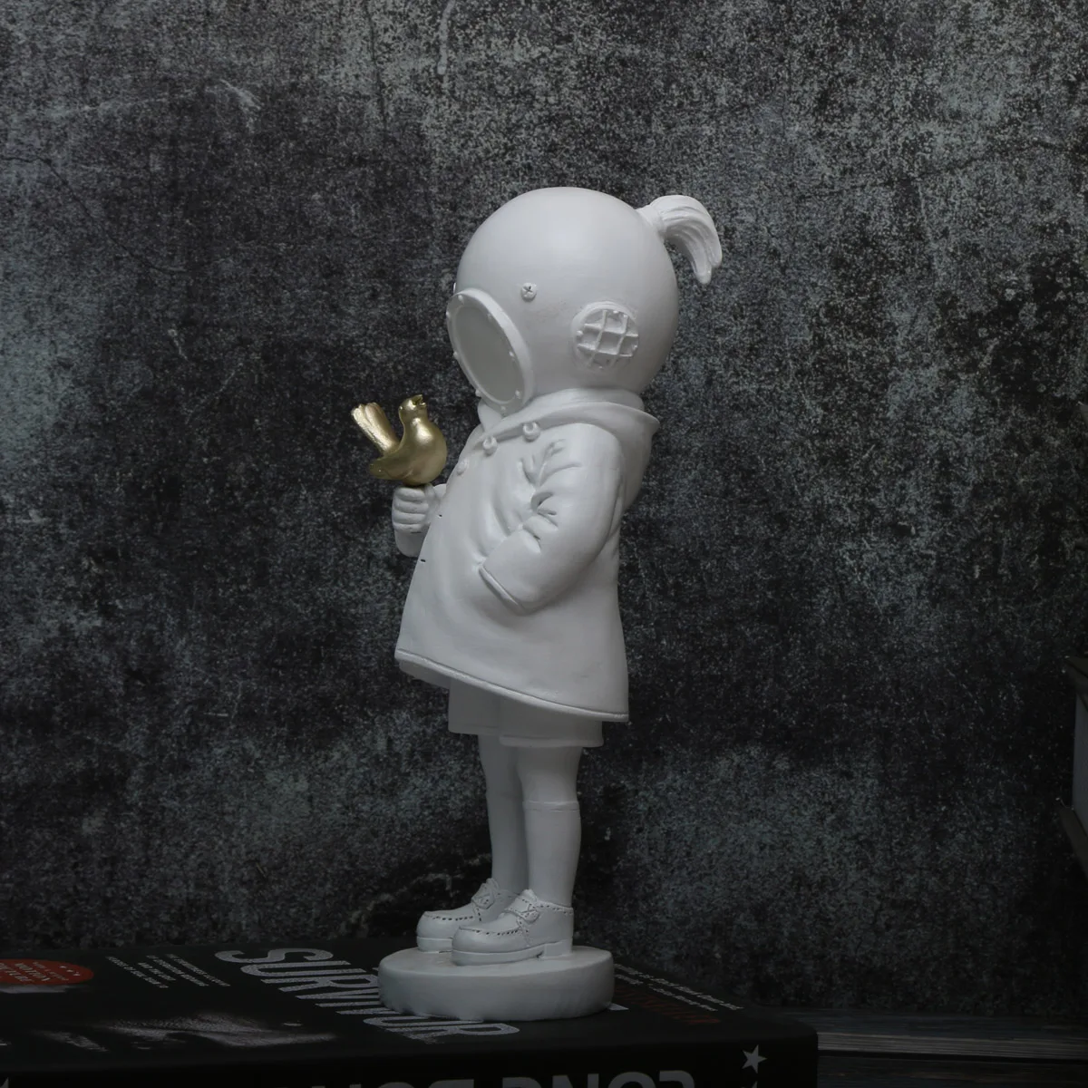 【未開封】 BANKSY DEEP SEA DIVER WHITE Ver. 未開封】 BANKSY DEEP SEA DIVER WHITE Ver. Zigger