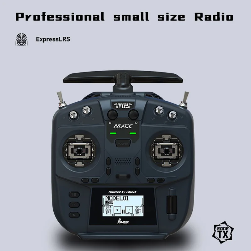 Radiocommande ELRS 2.4GHz 500mW en main, montrant son design ergonomique pour le pilotage FPV