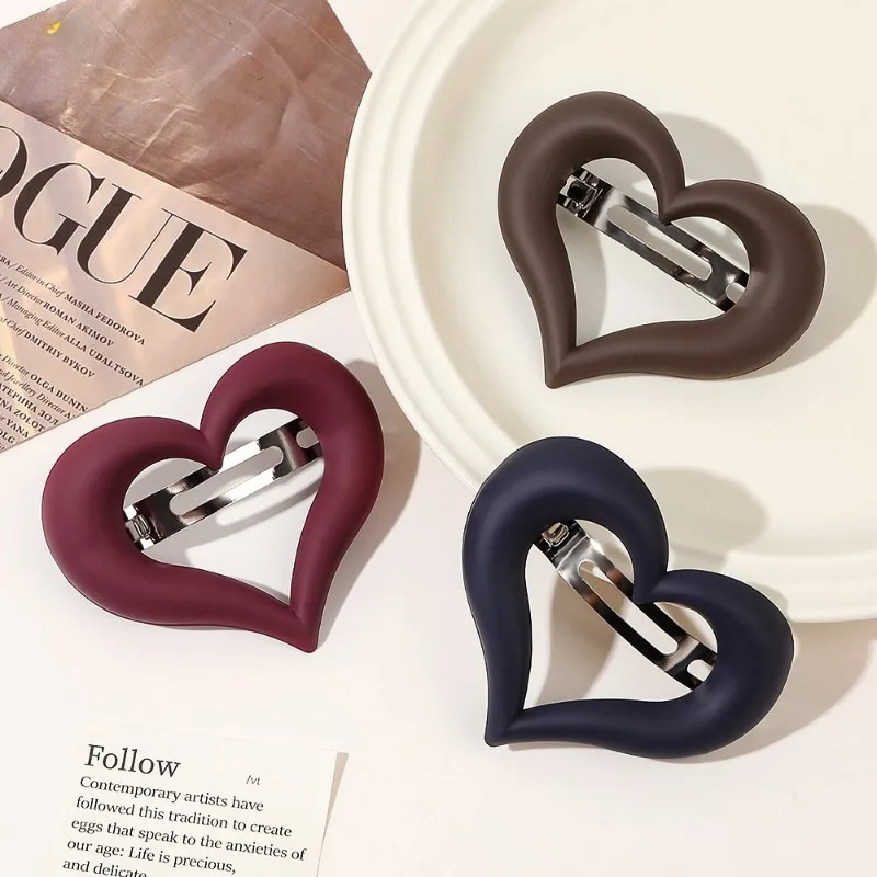 Große herzförmige Haarspange für Mädchen und Damen, mittelgroß, gebogen, Federklammer, ausgehöhltes Pfirsich-Design, Haar-Accessoire im Großhandel – Detail 5