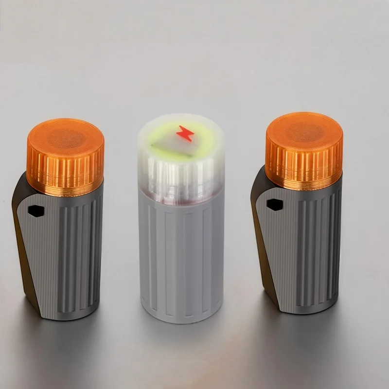 Boîte antichoc ouverte avec batterie lithium 21700 insérée, joint d'étanchéité visible, pour acheter boîte de rangement batterie lithium 21700 étanche et antichoc