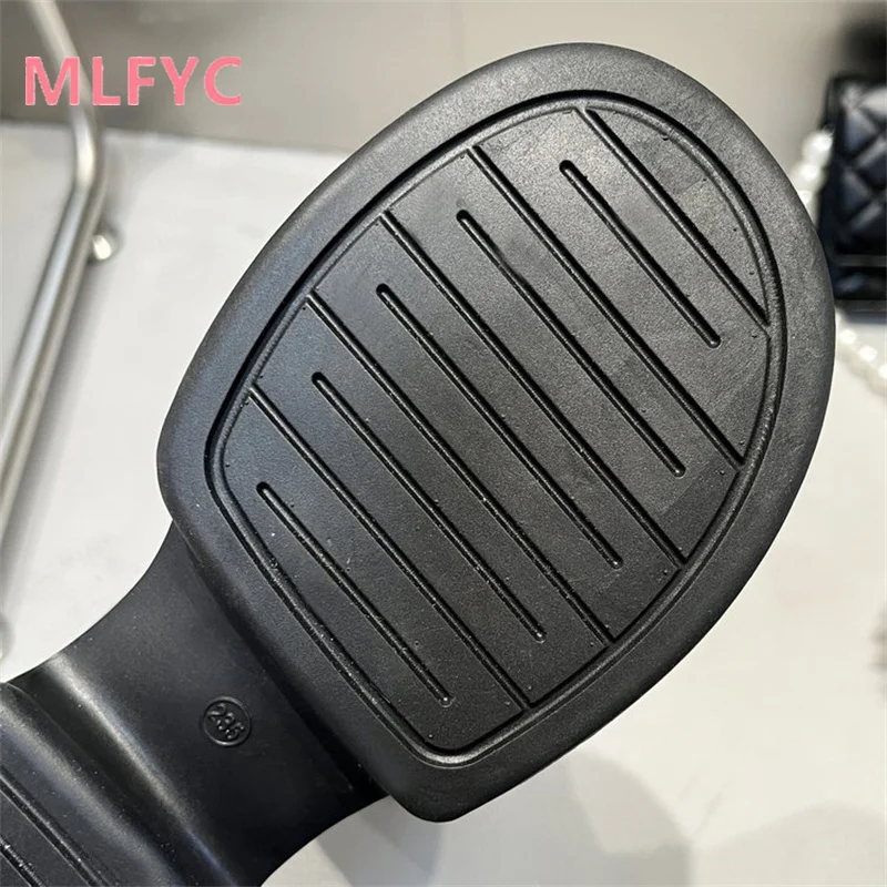 Large British style female autumn and winter new thick soled boots for women's fashionable and sexy warm boots