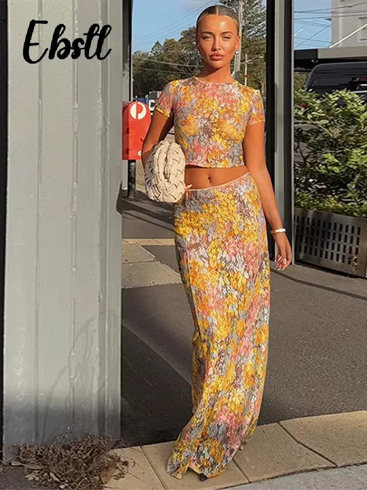 Chic Summer Beach Outfit: Fashionable Printed Crop Top and Skirt Set