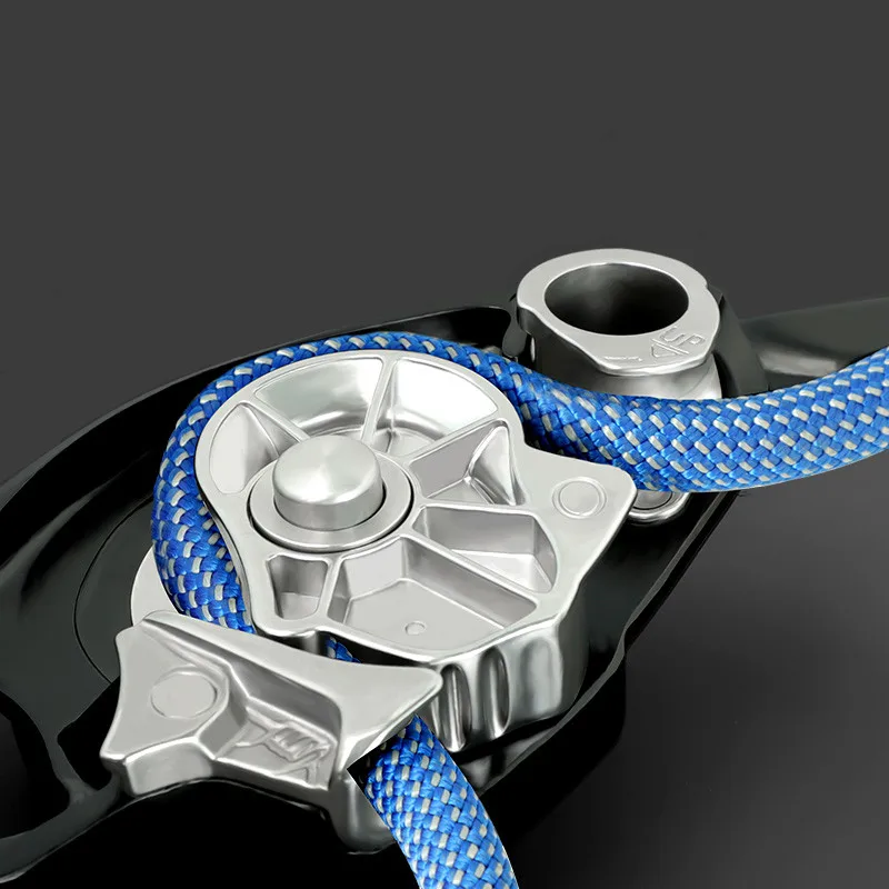 Self-Braking Climbing Descender 3