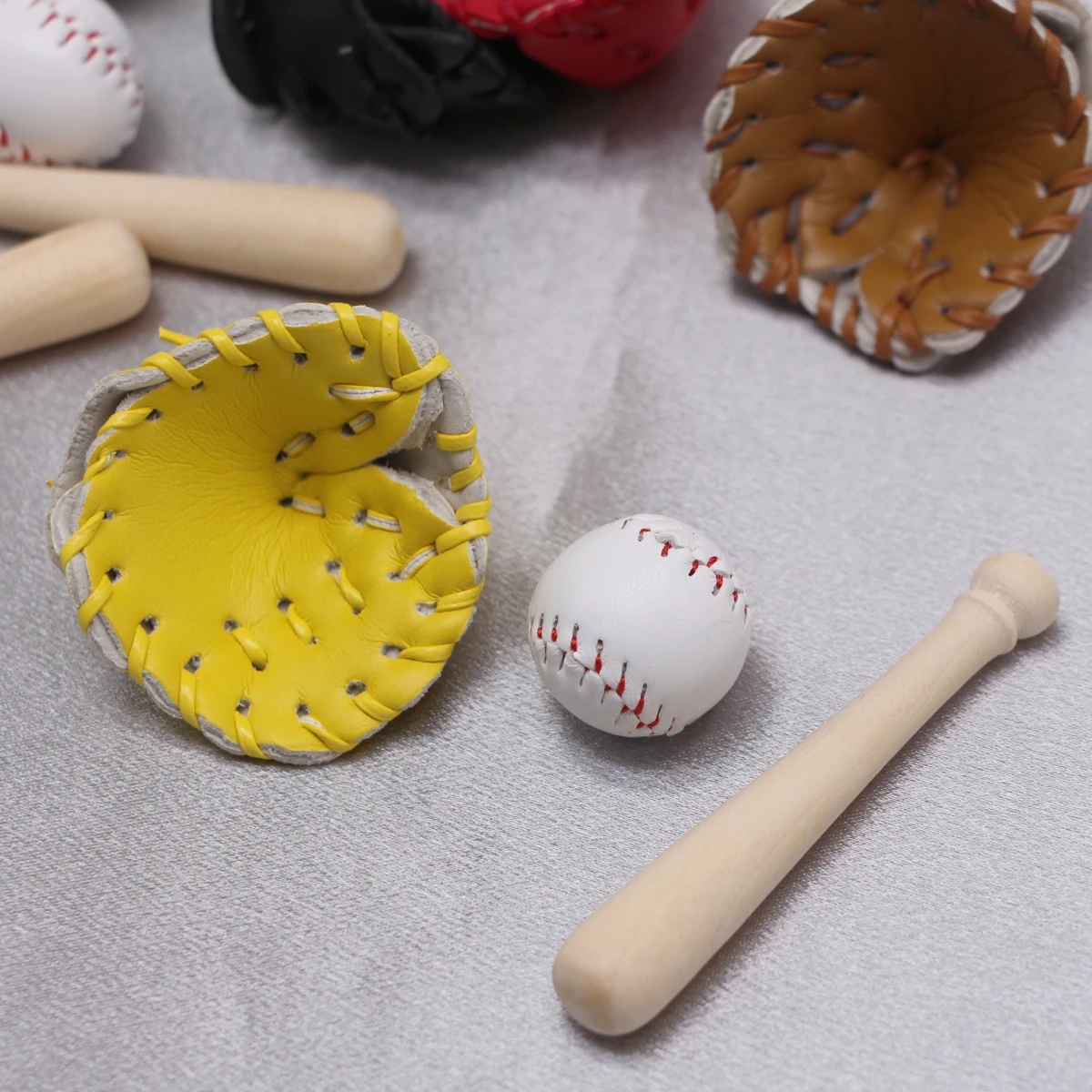 1/12 Scale Miniature Baseball Set - 3-Piece Khaki Dollhouse Accessories For Scene Building