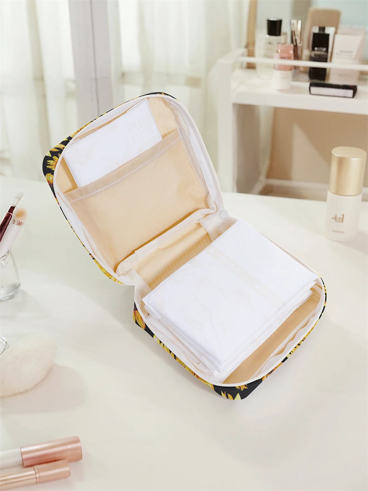 Sunflower pattern printed sanitary napkin storage bag, women's lightweight tissue bag, sanitary tissue bag