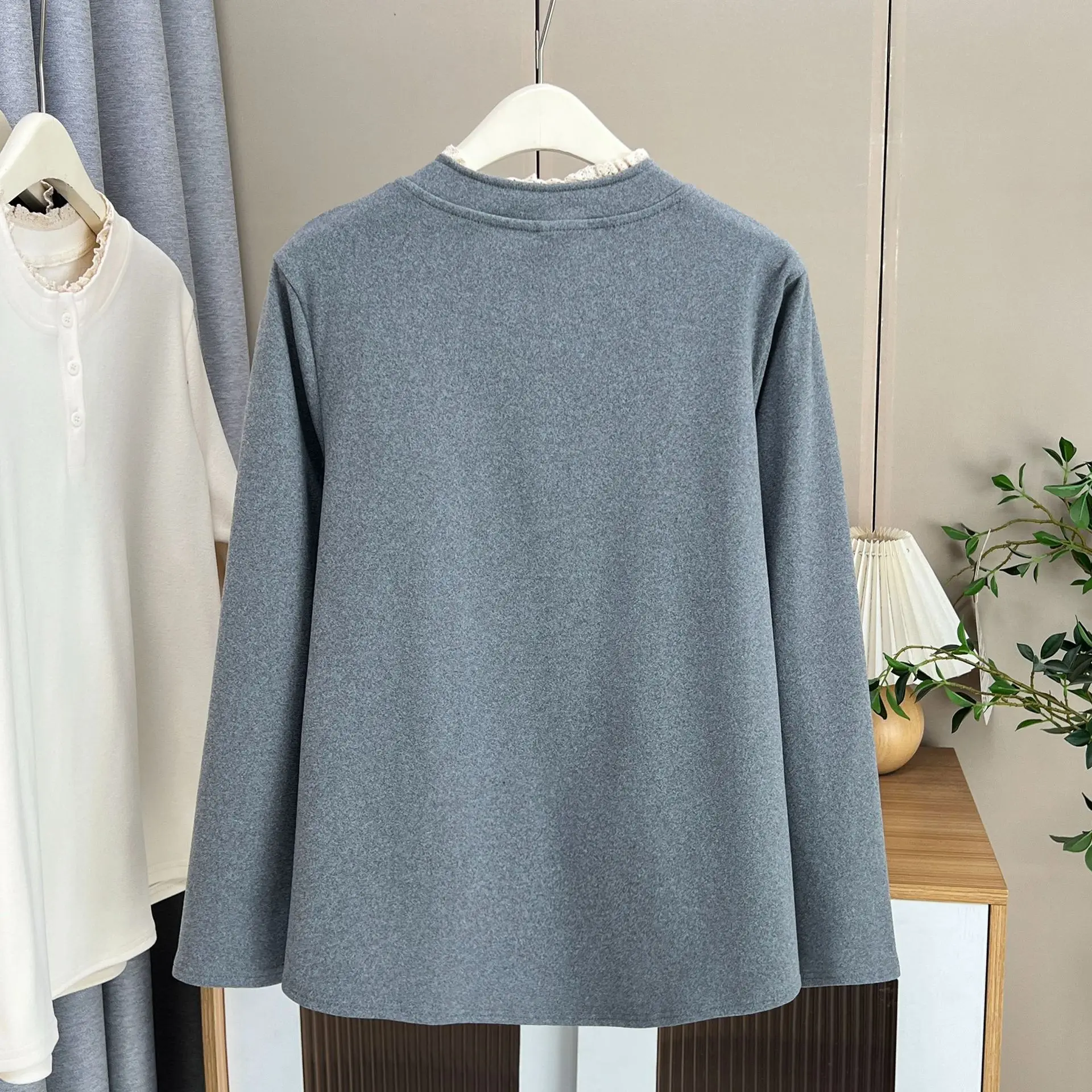 XXXXL Fashion Plus Size Women's T-Shirt Autumn And Winter Stylish Lace Three Button Long Sleeved De Velvet Warm Inner Tops 2572