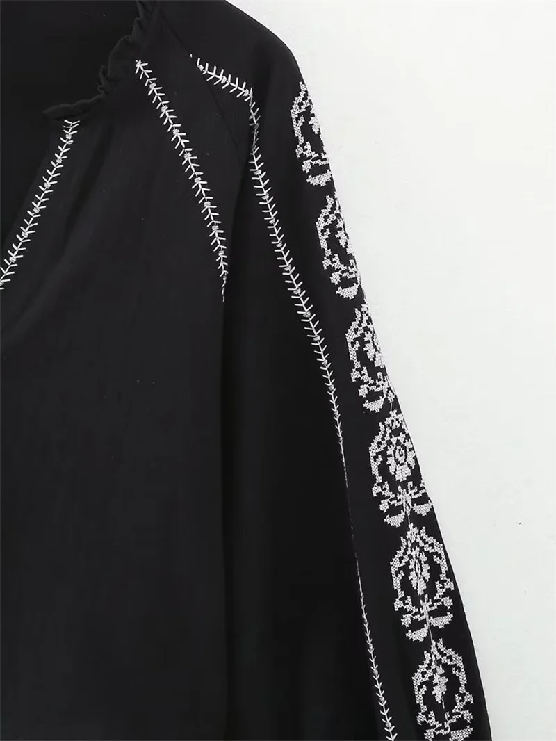 KEYANKETIAN Spring New Ethnic Style Embroidered Lantern Sleeve Black Shirt Women's V-Neck Long-Sleeved Pullover Smock