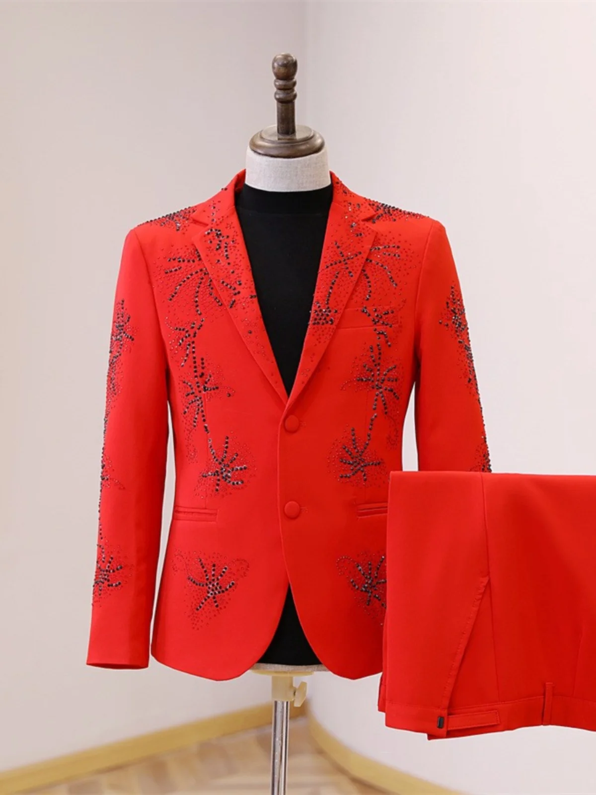 

Red Flat Collar Suit Set For Male Singer Dancer Stage Costume Host Celebrator Best Man And Groom Wedding Dress