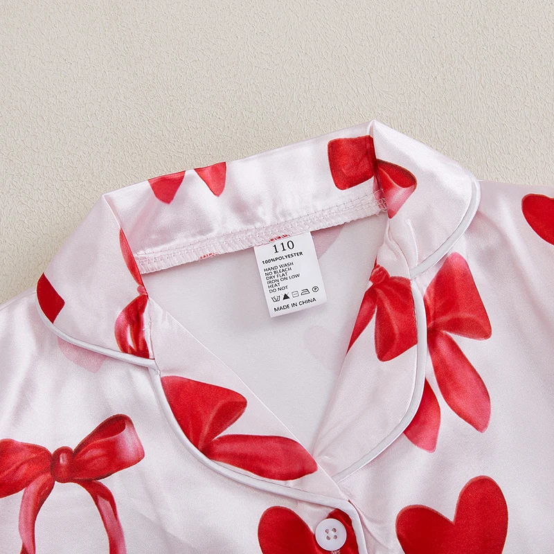 FOCUSNORM 2-farbig 1–15 Jahre kleine Kinder Mädchen Valentinstag Pyjama-Kleidungssets Herzschleife Aufdruck Revers Hals Button-up Tops Hose – Detail 2