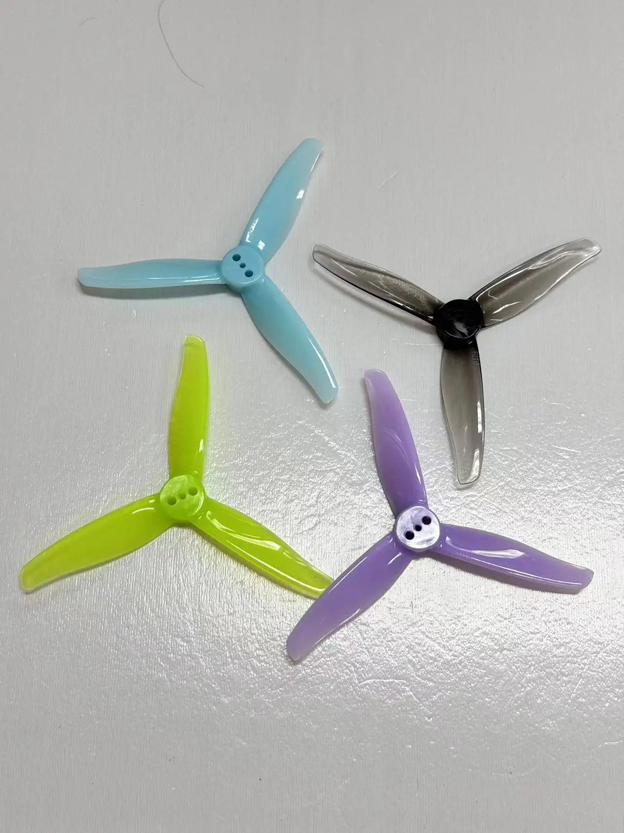 2Pairs/4 stücke Gemfan 3016 Propeller 1,5 m 2mm loch 3 zoll 3-Blatt CW CCW FPV Propeller Mini Requisiten Für 3 zoll FPV Racing Drone