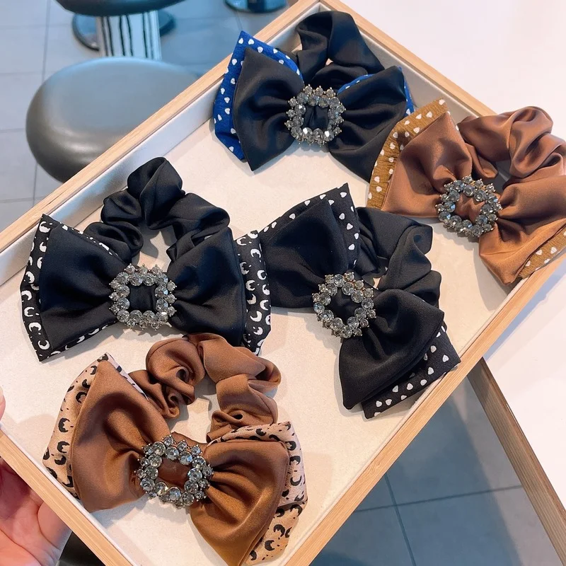 

Korean version of the retro style ~ ins French temperament rhinestone light luxury bow hair ring ball head leather case female