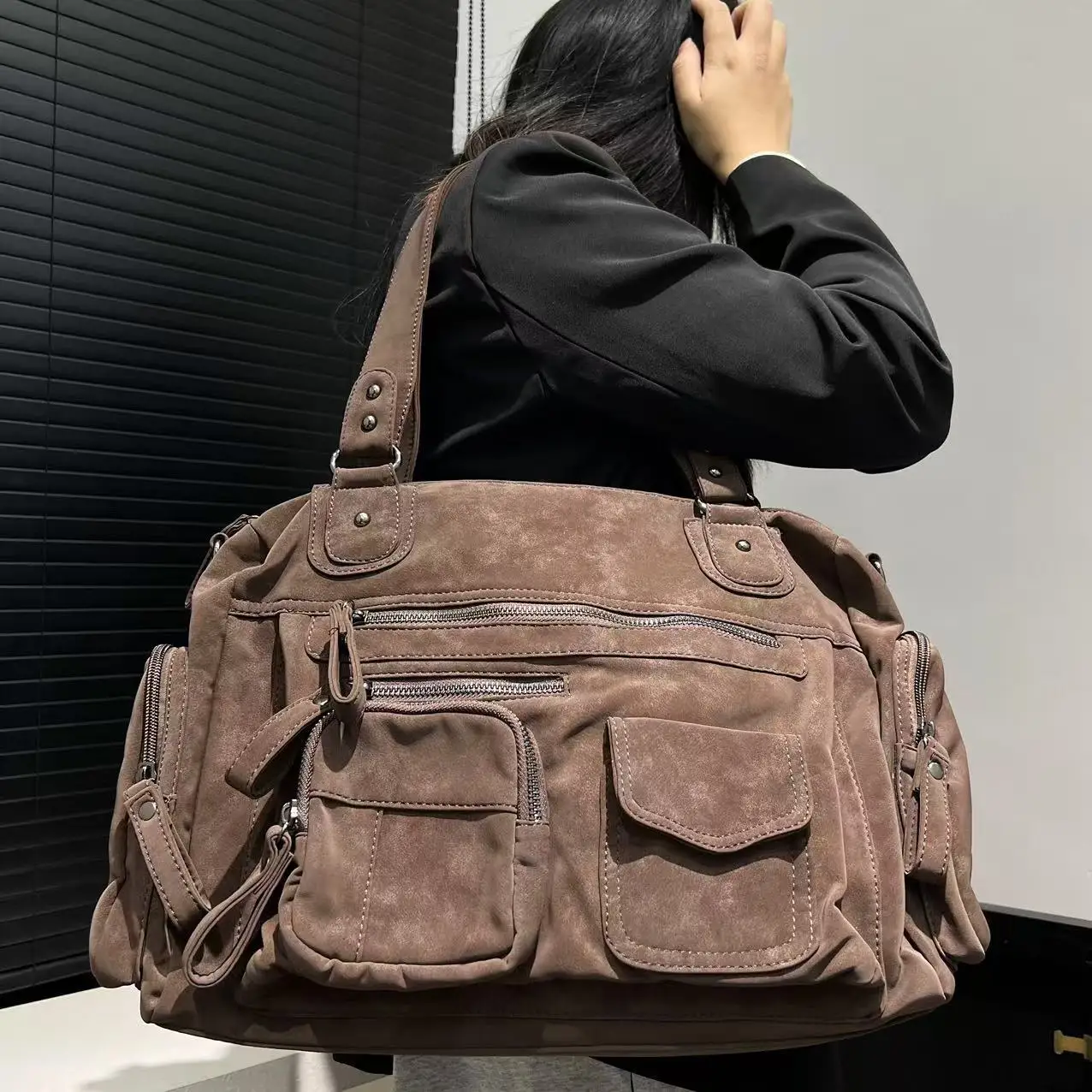 Women's Fashion Vintage Washed Soft Leather Tote Bag Large Capacity Commuter Multi-Pocket Shoulder Messenger Bag