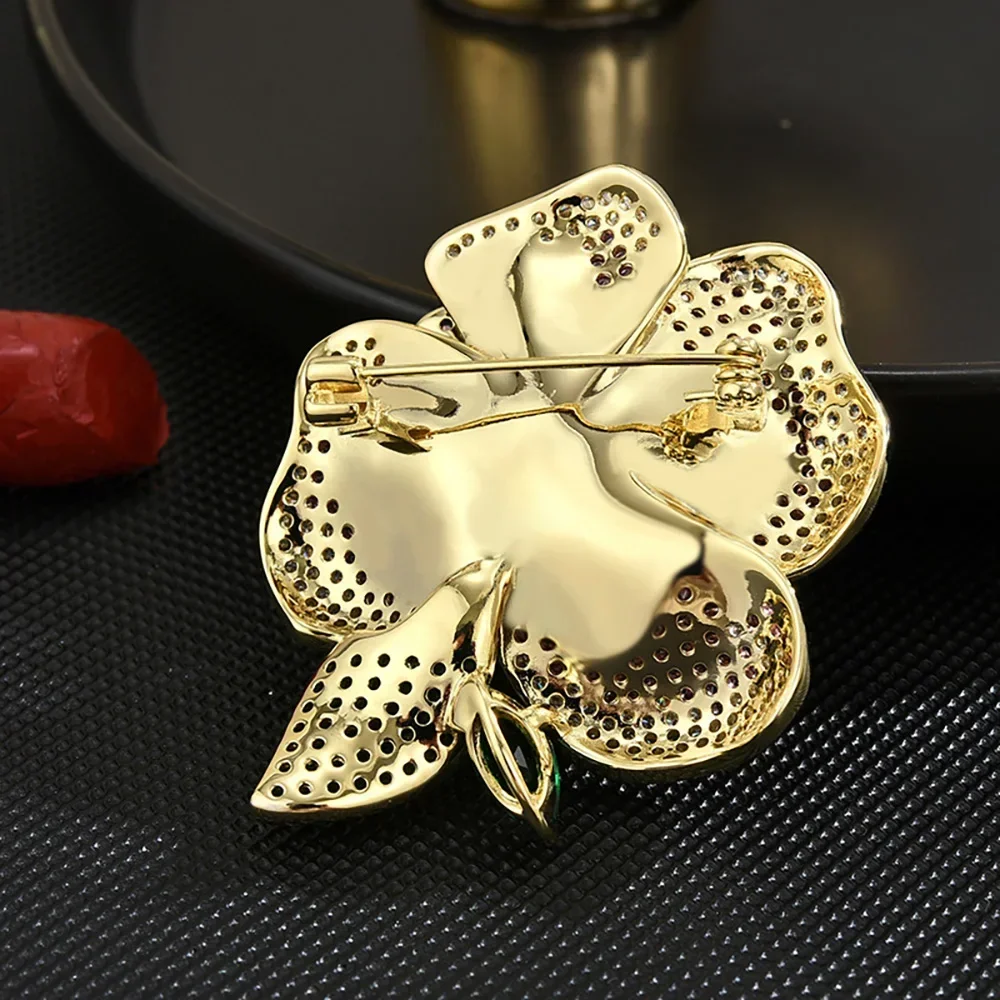 Trendy New Flowers Women Broocht Elegant Crystal Pearl Pins Fashion Female Party Coat Dress Scarf Accessories Yetwelry Gift