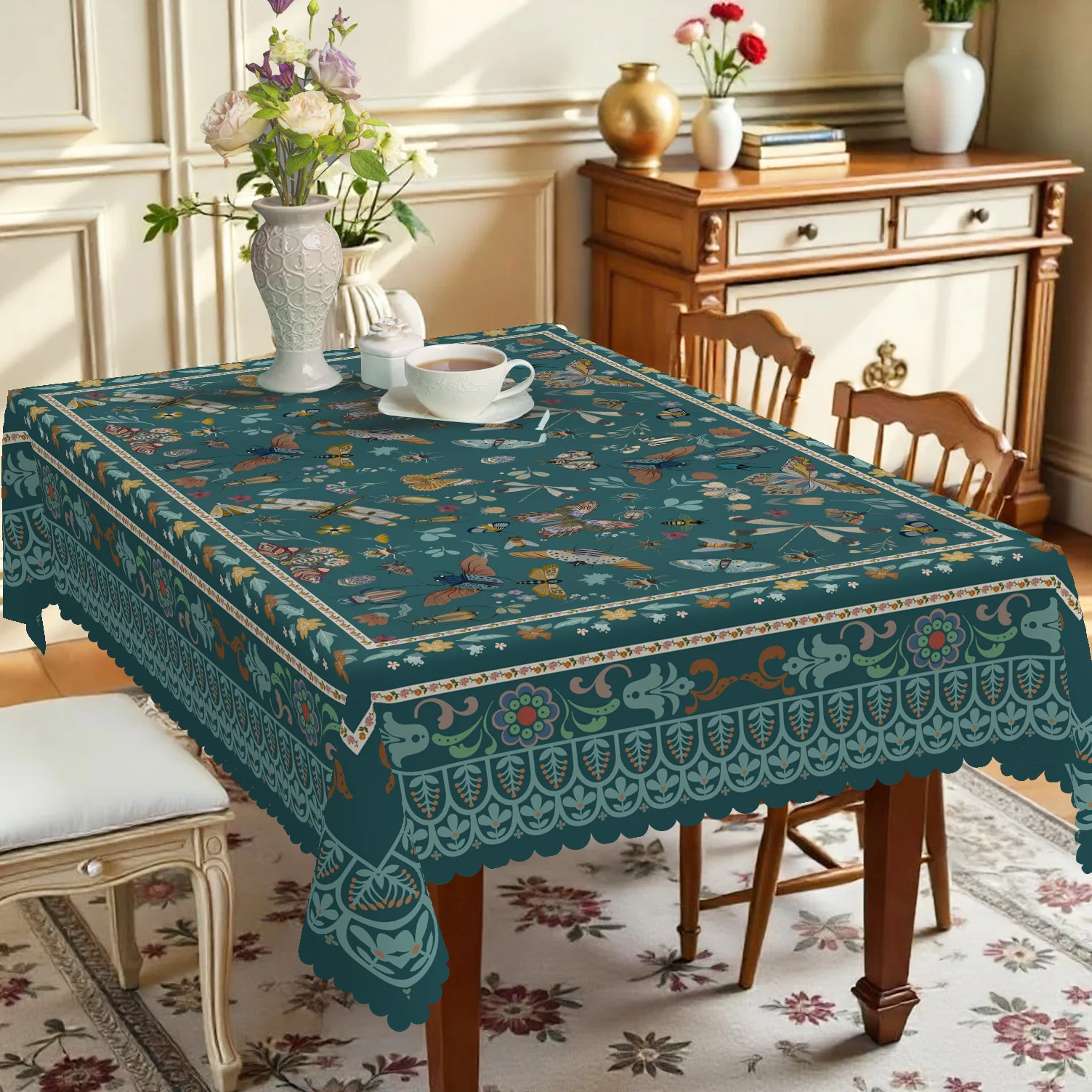 빈티지 보헤미안 스타일 테이블보, 우아한 파란색과 녹색 색상 구성, 가장자리에..