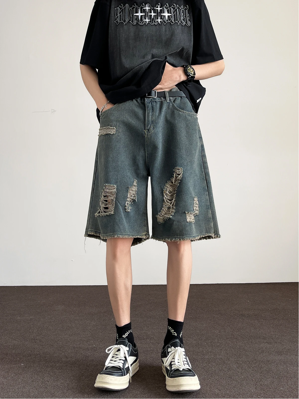Korean Luxury Clothing Men's Summer Denim Knee Length Shorts Fashion Designer Ripped Hole Cowboy Korean Short Pants A45