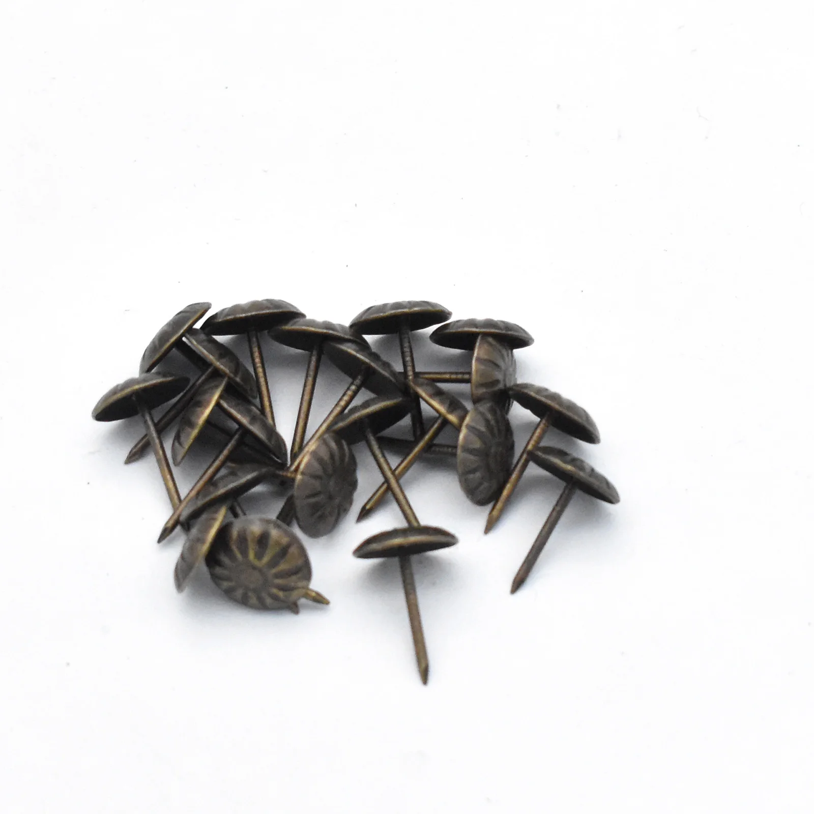 

15mm Bronze Pushpins Drywall Drawing Pin Thumbtacks Round Metal For Home Drawing Pins Wallpaper Pin Wood Fastener Nails 20pcs