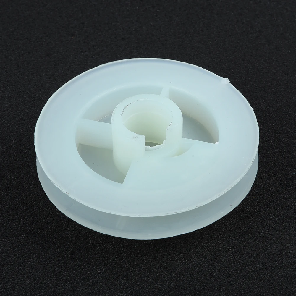 

1PC Recoiler Pull Pulley For Chinese 4500/5200/5800 Chainsaw Pull Pulley Replacement Parts Chainsaw Parts
