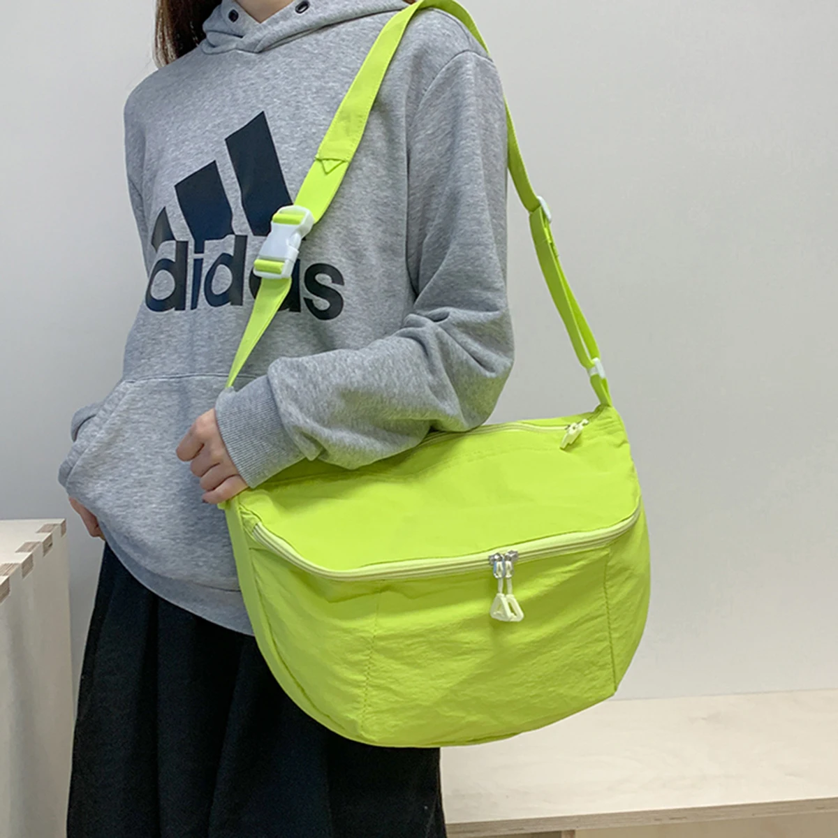 One-Shoulder Crossbody Nylon Dumpling Bag for Men, Large Capacity for Commuting and Travel, Casual and Relaxed Style Bag for Female College Students