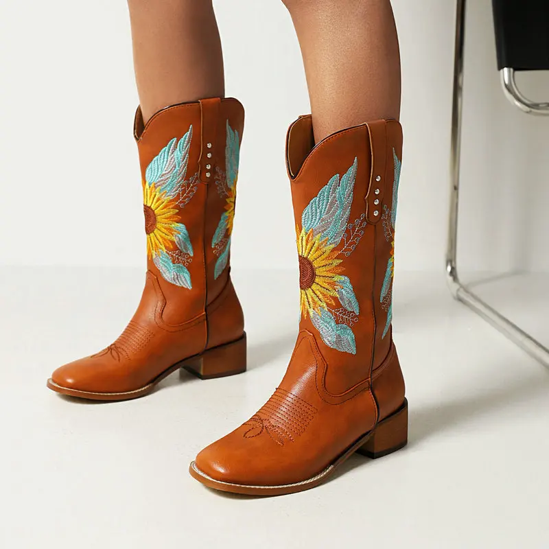 

Fashionable Graffiti Embroidered Cowboy Boots Western 2024 Spring New Rivet Thick-heeled Retro Mid Barrel Calf boots