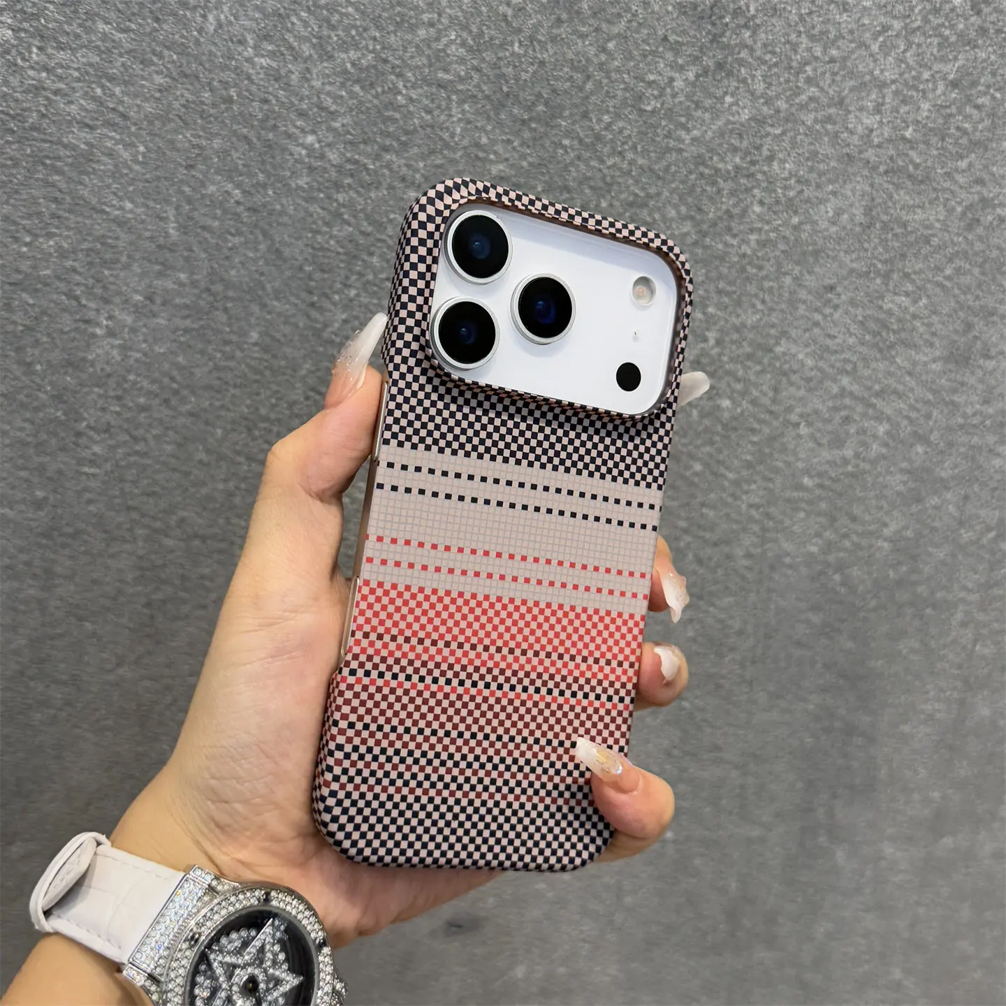 ตัวเลือกสินค้า เคส iPhone ไร้ขอบลายคาร์บอนไฟเบอร์ พร้อมชาร์จ Magsafe