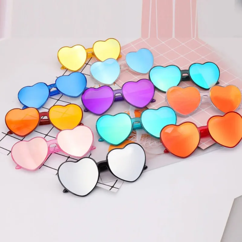 

Women Fashion Heart Shaped Colorful Sunglasses Street Photography Party Fashion Decorative Sunglasses Female Sunglasses