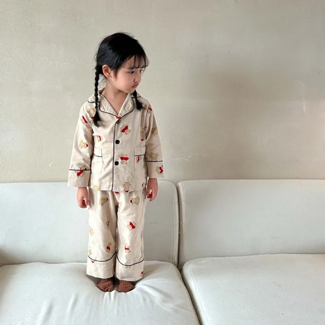 귀여운 면 파자마 세트와 함께 제공되는 어린이용 턴다운 칼라 잠옷 세트, 할인된 가격으로 구매하세요.