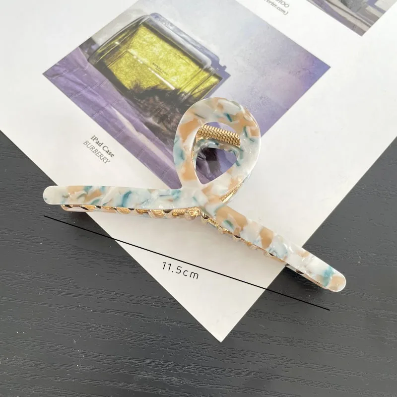 Metal Women's Hair Clips Are Suitable for Tying Hair or Casual Wear. Durable and Fashionable Daily Hair Accessories Look Good