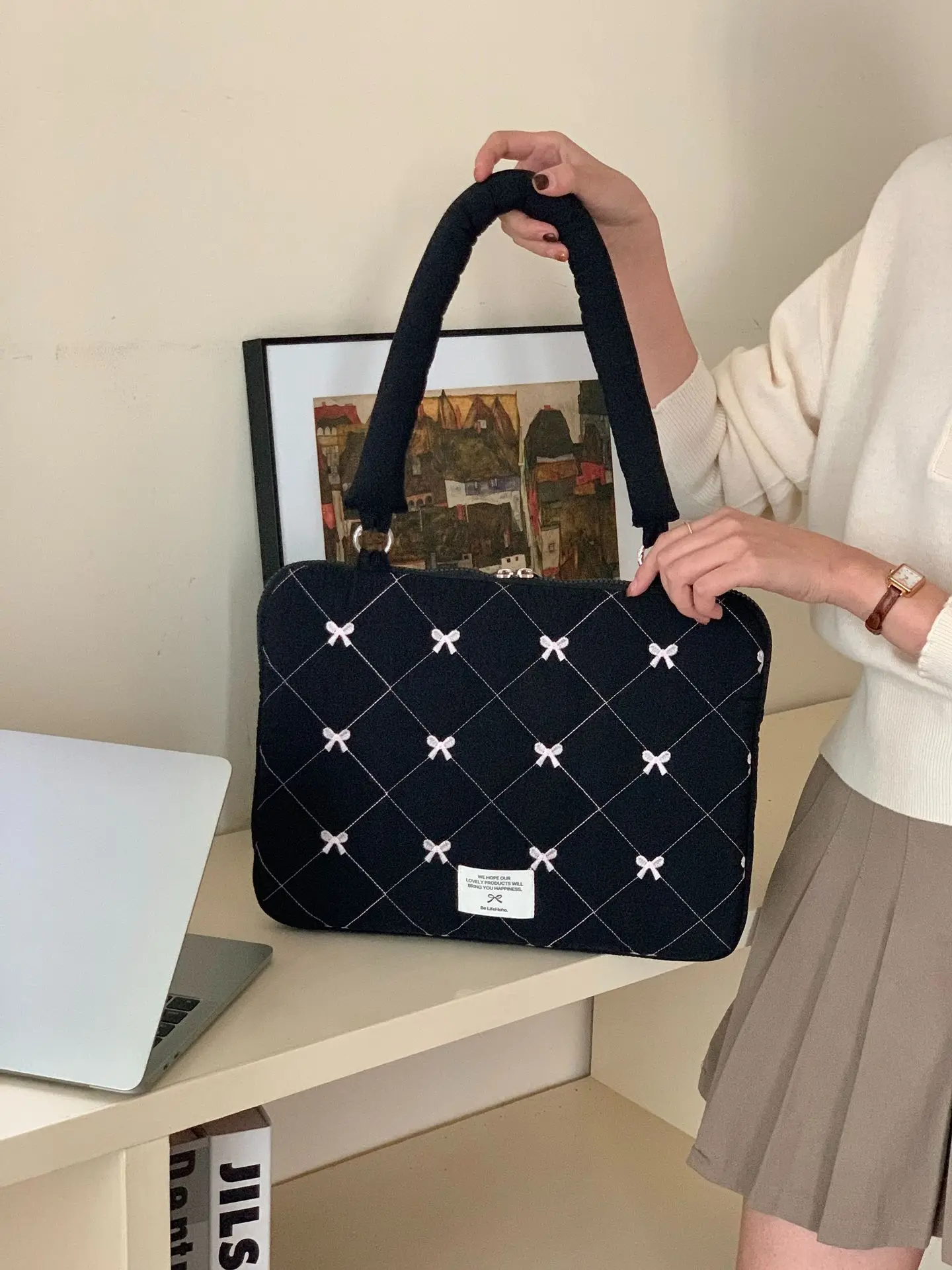 Chic Shockproof Laptop Shoulder Bag with Storage Pockets