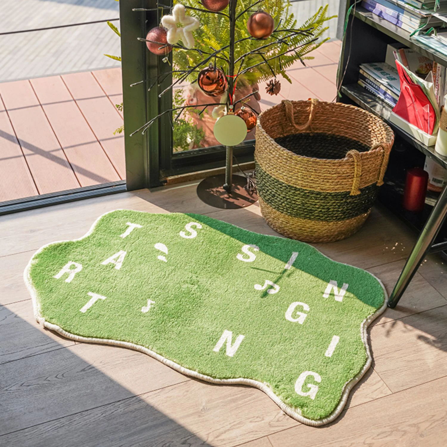 

Cartoon Irregular Shape Room Rug Cartoon Letter Pattern Anti-Slip Bathroom Door Mat Art Design Bedroom Bedside Carpets