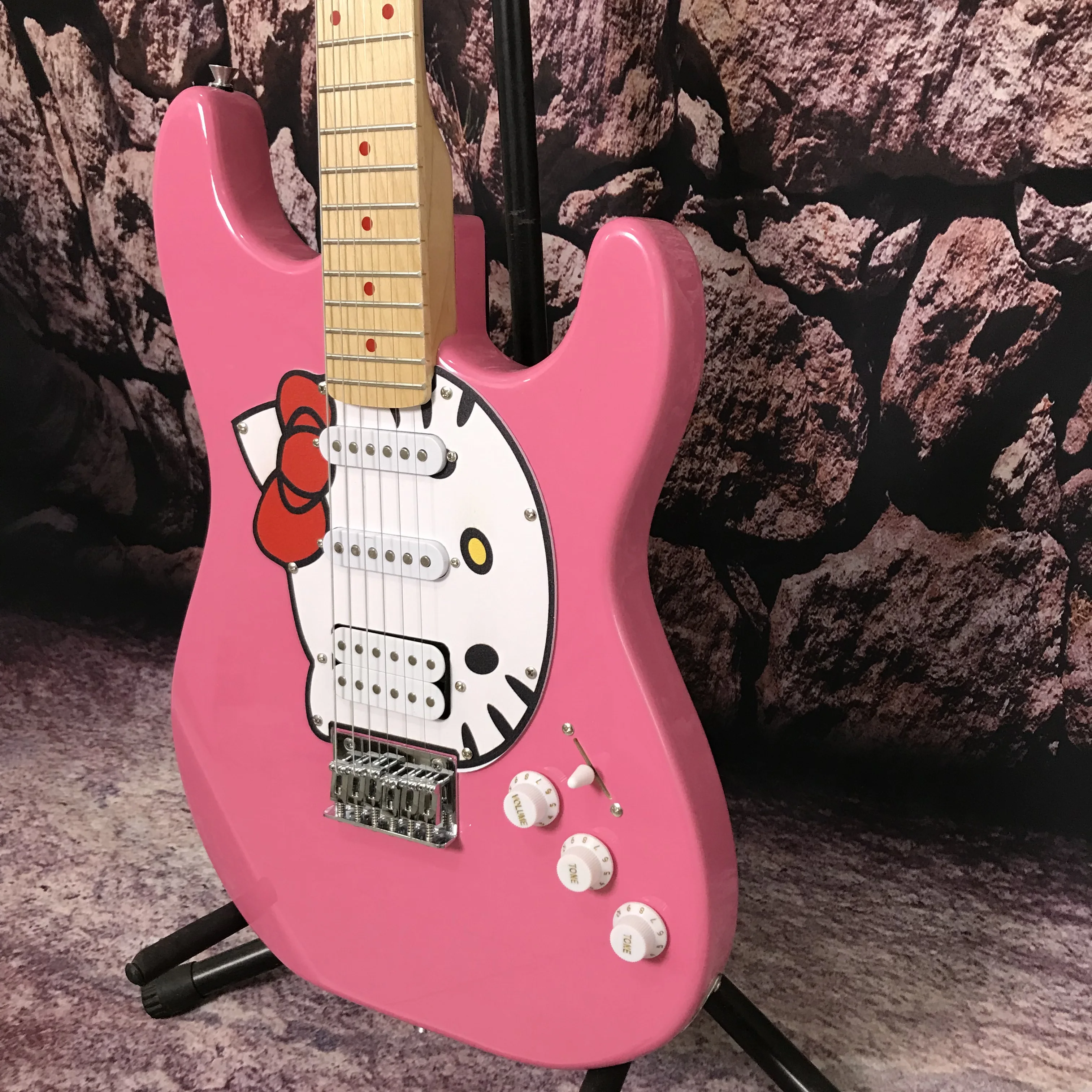 Hot sale factory electric guitar pink cat hello basswood body High quality