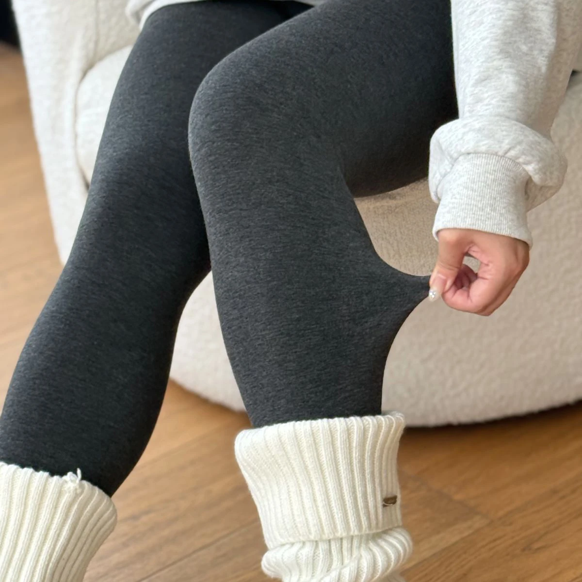 Fashion Plus Size Women's Leggings Premium Seamless And Warm Fleece Lining Can Be Worn On The Outside Autumn And Winter 9440