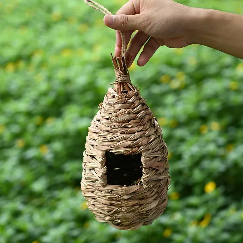 

Hand-woven Hummingbird House Creative Birdhouse Grass Simulation Aviary Horticultural Hanging Birds Cage Decoration Parrot Cage