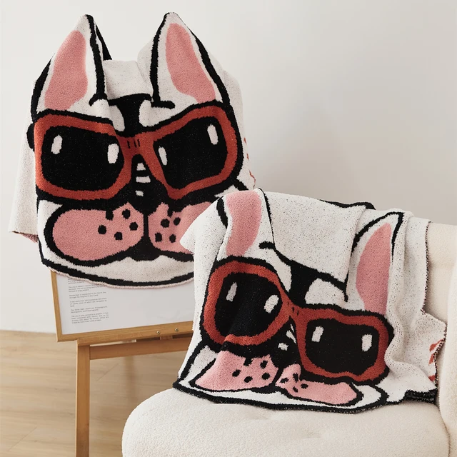 REGINA Kawaii Bulldog Blanket: Cuddle in Comfort and Style