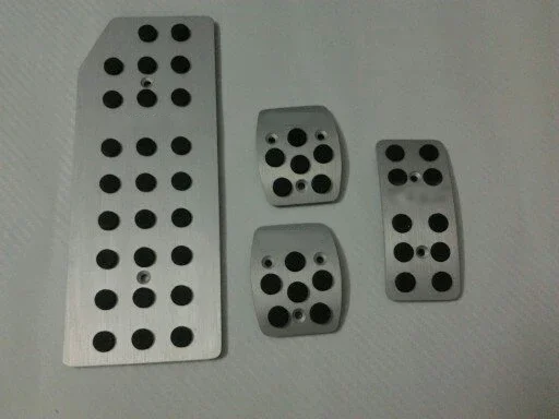 

Новые автомобильные аксессуары из алюминиевого сплава для Suzuki SX4 AT/MT, педаль газа, тормоз, подножка, стикеры для стайлинга