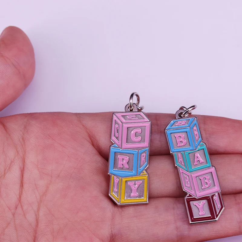 メラニーマルティネスエナメルピンカスタムキーホルダーテープ「CRY